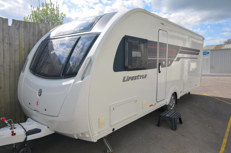 exterior picture of the Swift Lifestyle Major 4 Sb